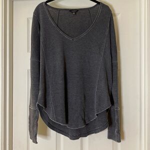 Lucky long-sleeved grey tee